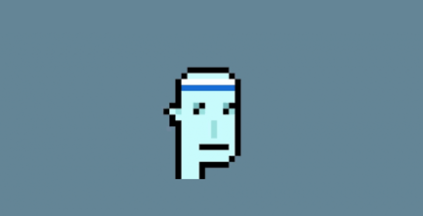 CryptoPunk #3100, un alien rare portant un bandeau bleu et blanc, vendu en mars 2021 pour 7,58 millions de dollars.