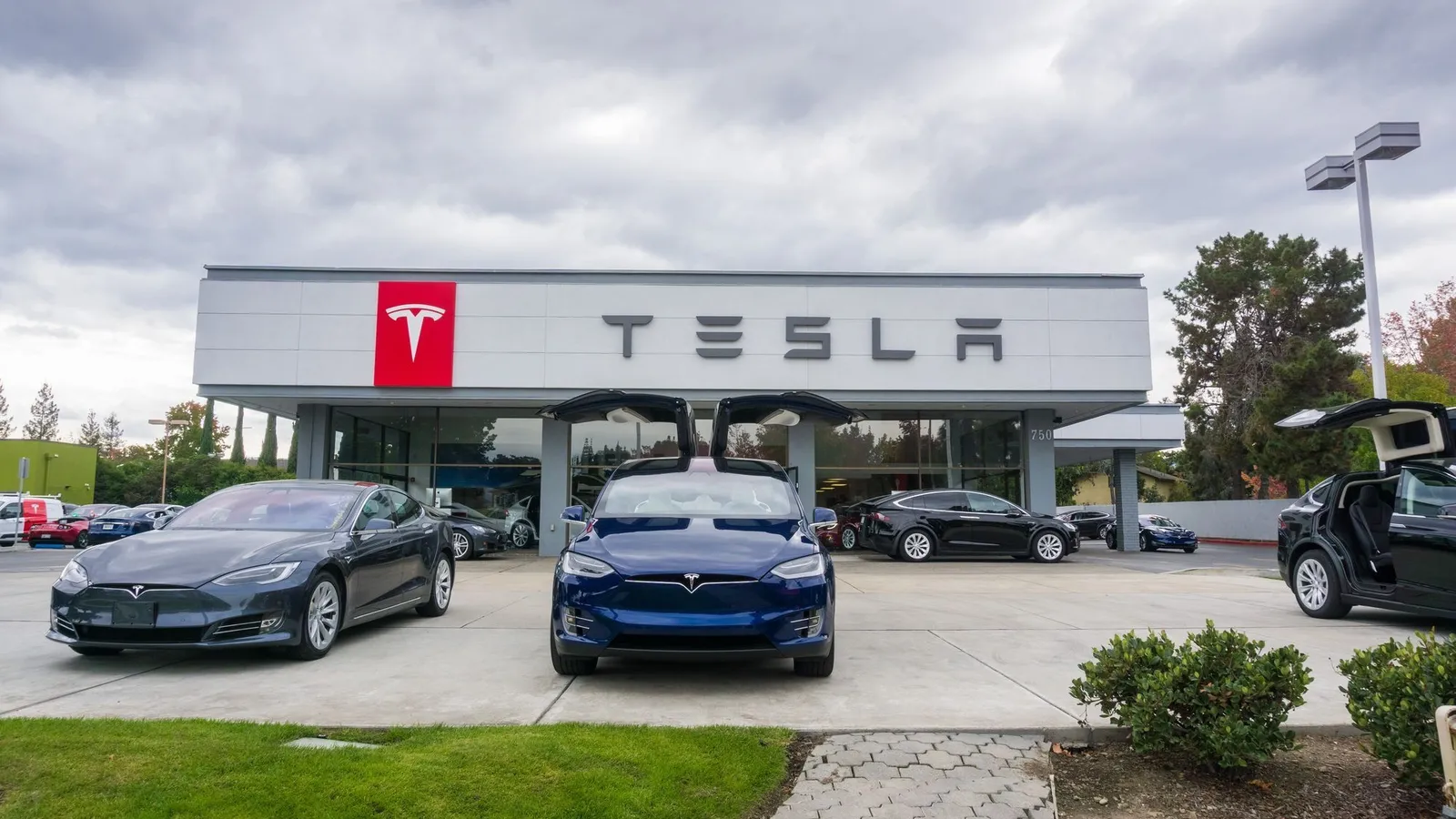 Tesla déçoit avec ses résultats du troisième trimestre et fait face à des coûts de production importants